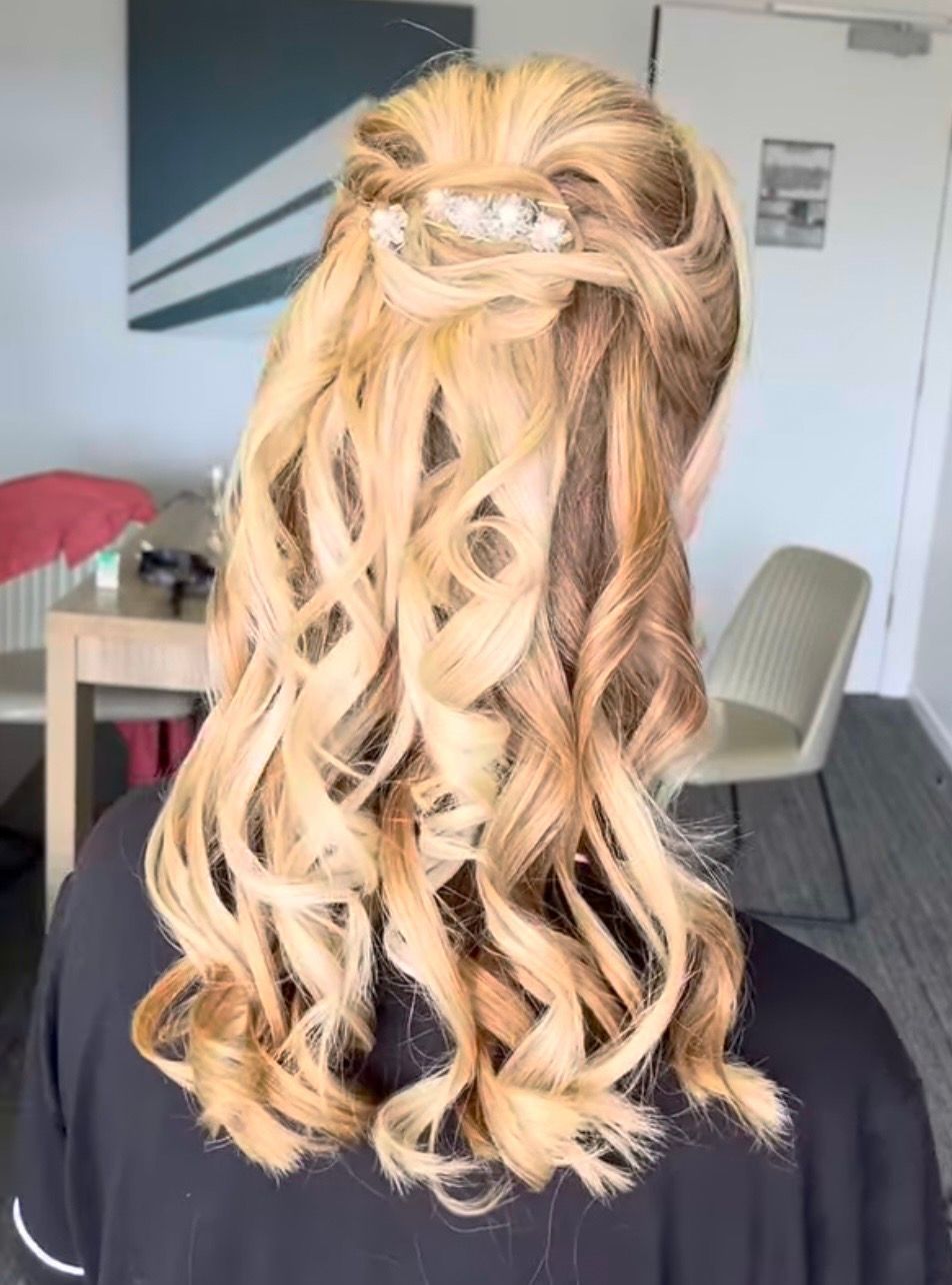 mobile Gold Coast & Brisbane makeup artist and hairstylist
Mobile Gold Coast and Brisbane makeup artist and hairstylist