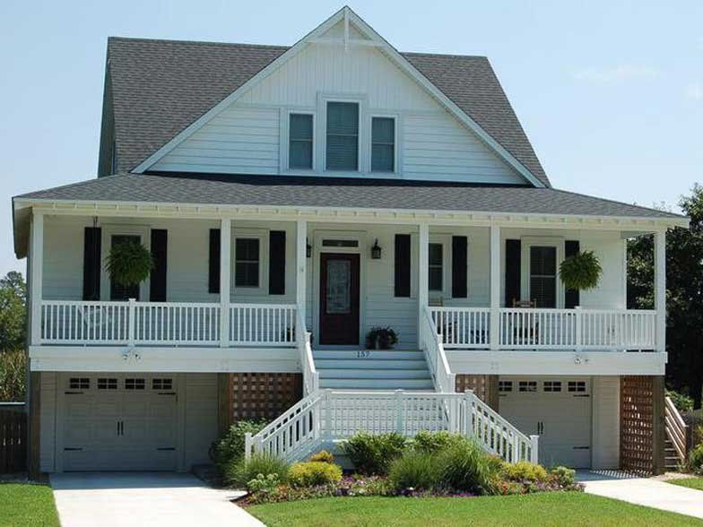 White House With A Gray Roof – Kill Devil Hill, NC – DeBoy Construction & Remodeling