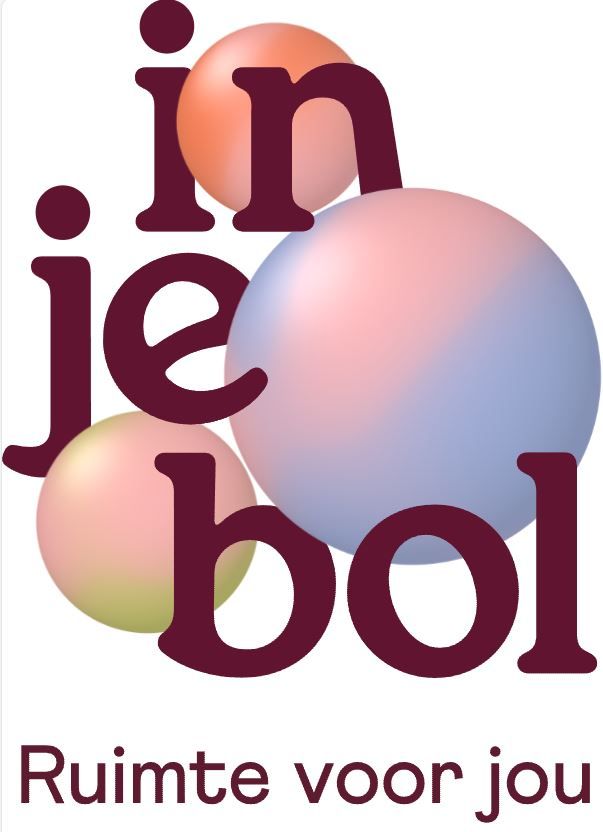 Het Injobol-logo in bordeauxrood met pastelkleurige cirkels en de tekst 
