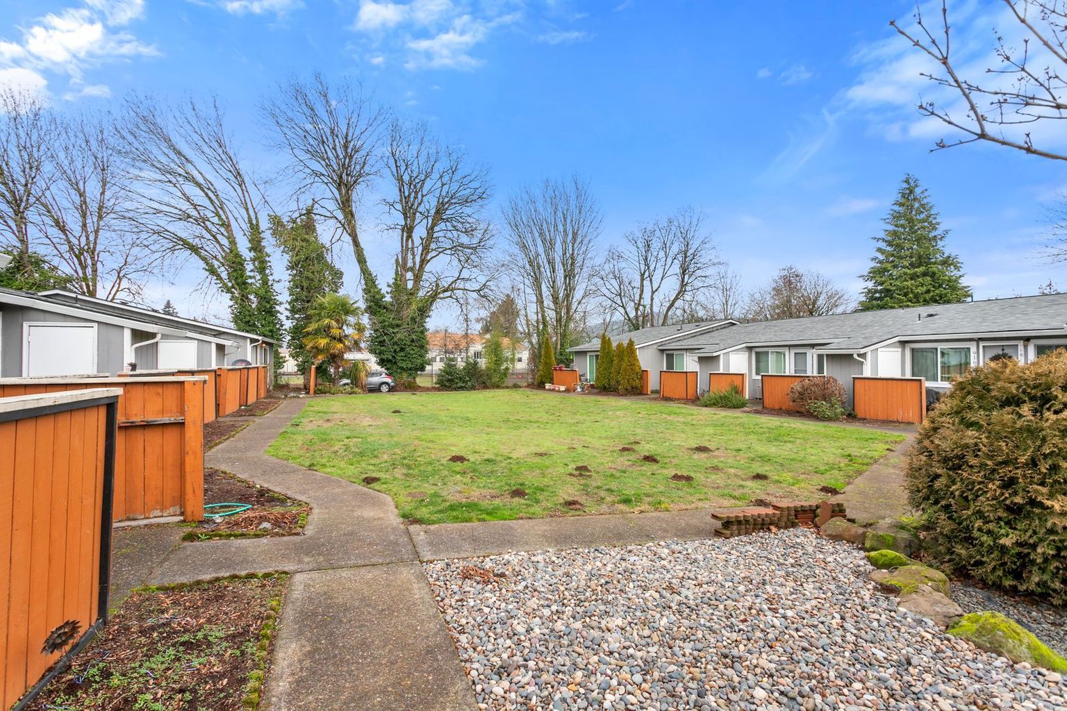 Clackamas Court Apartment