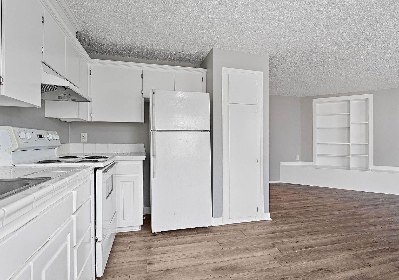 Clackamas Court Apartment