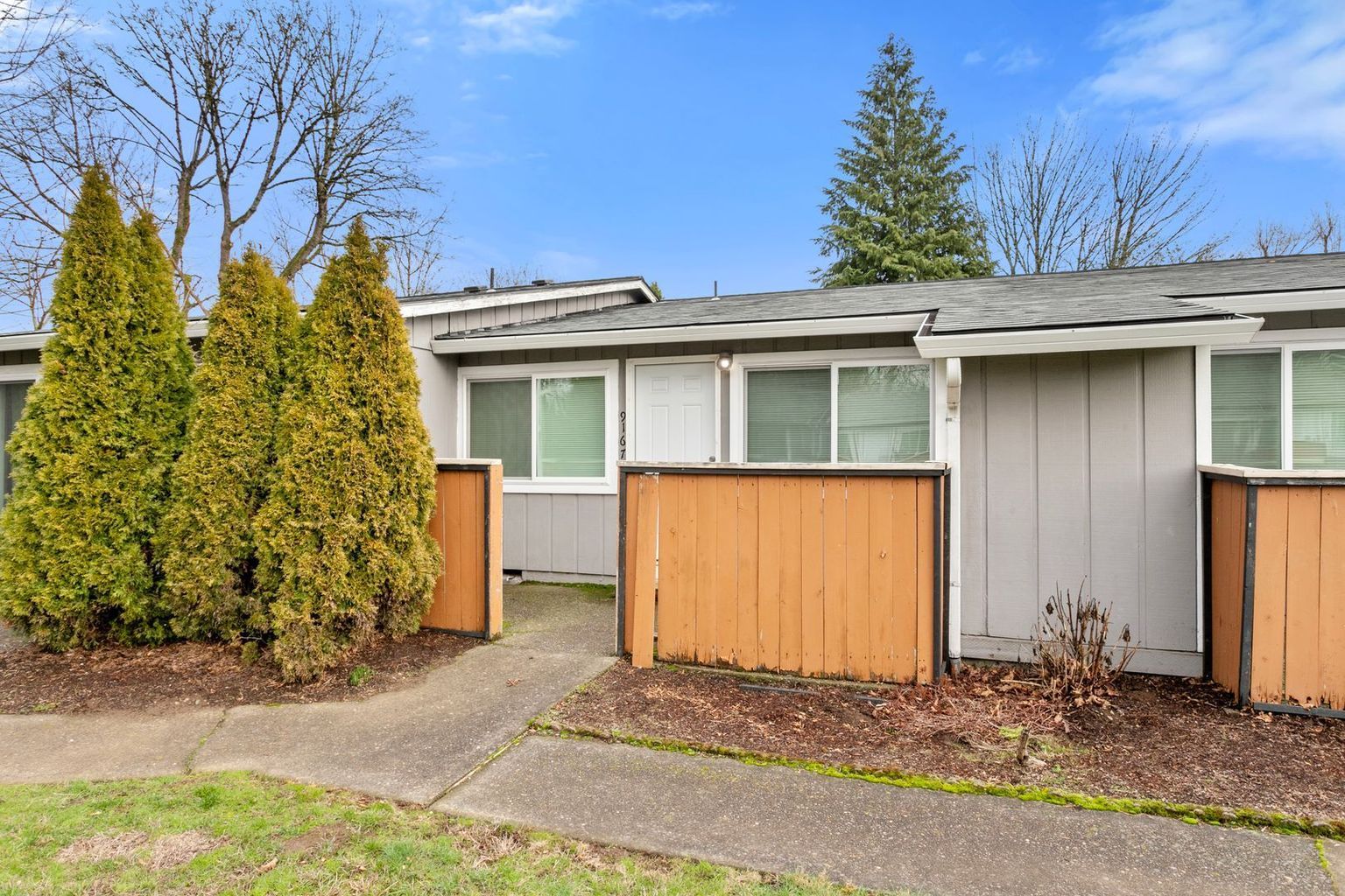 Clackamas Court Apartment