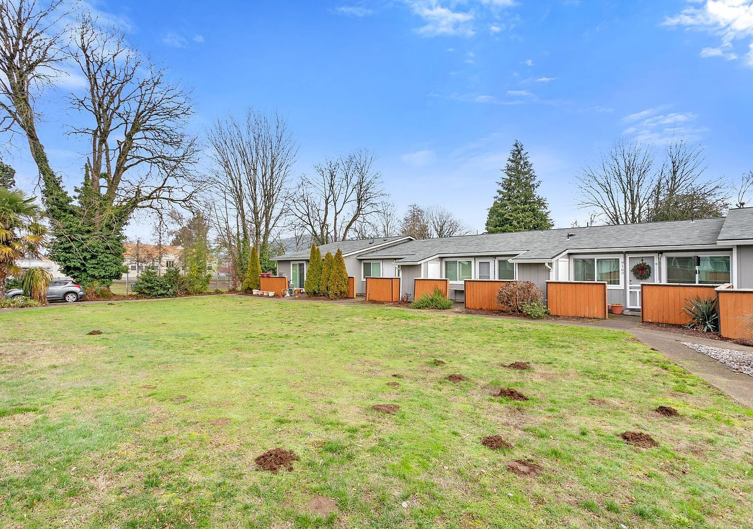 Clackamas Court Apartment