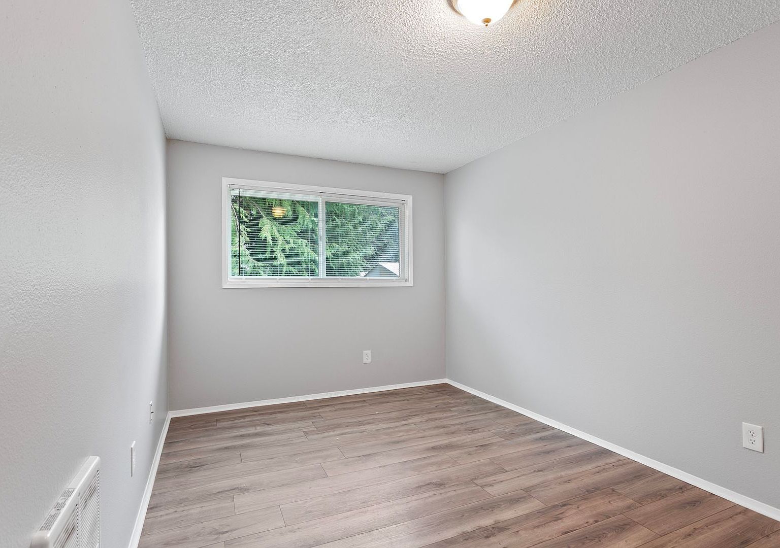 Clackamas Court Apartment