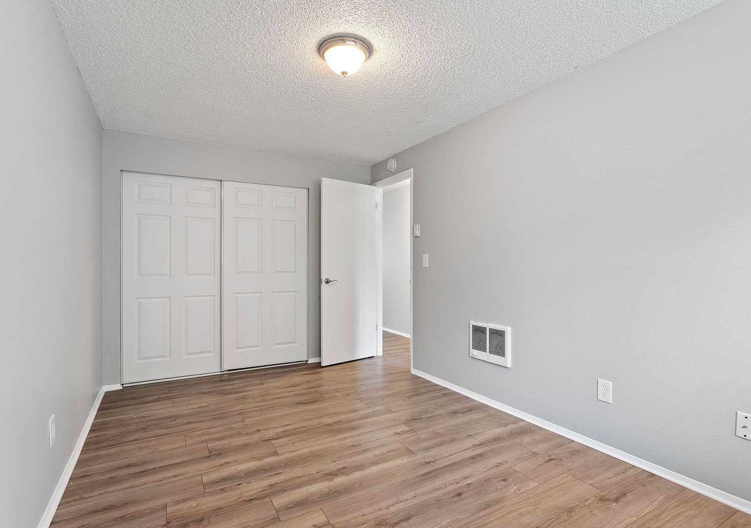 Clackamas Court Apartment