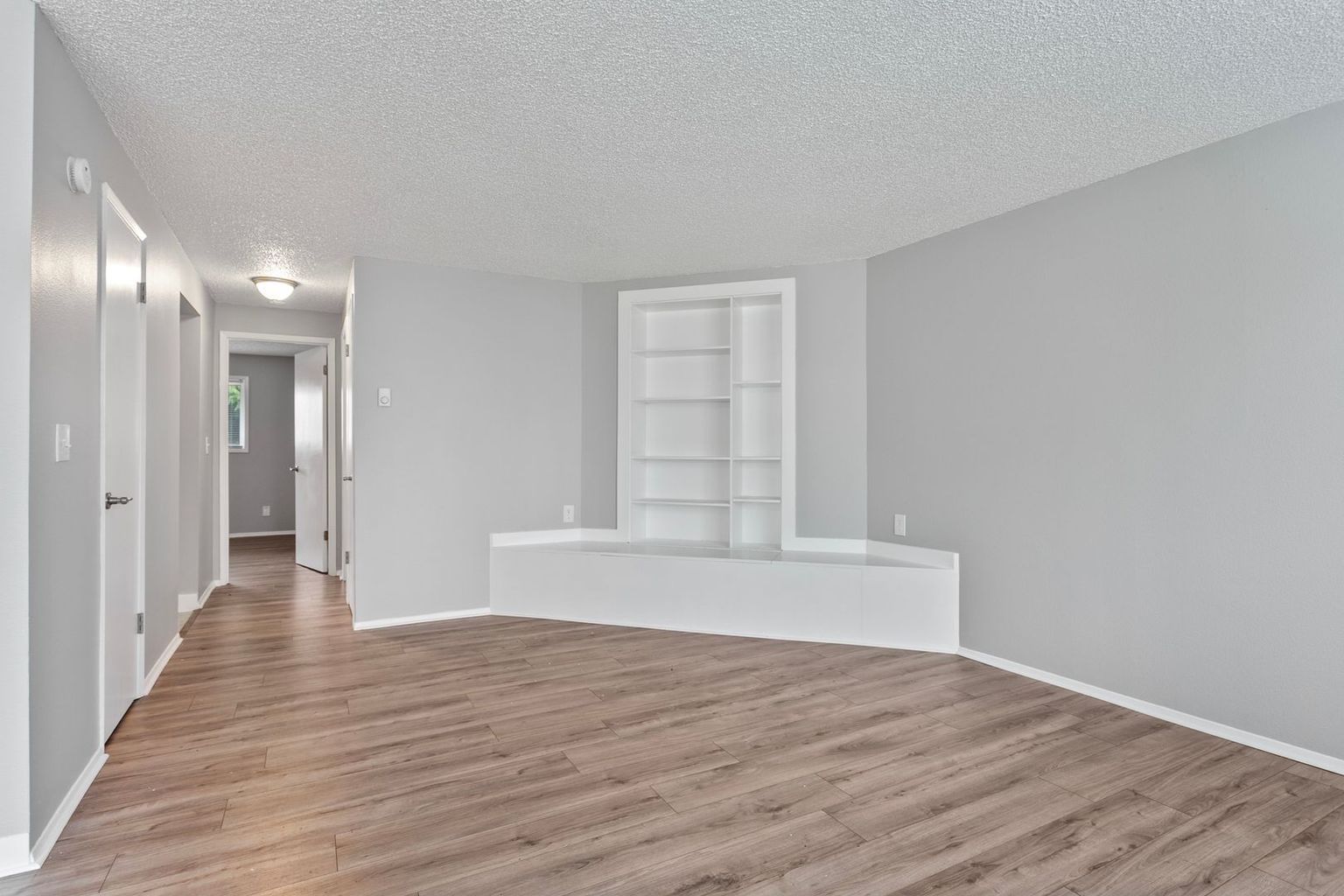 Clackamas Court Apartment