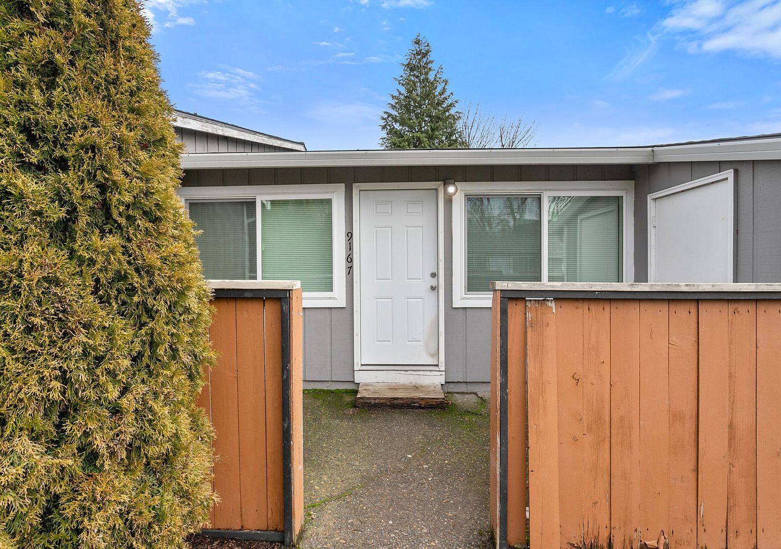 Clackamas Court Apartment