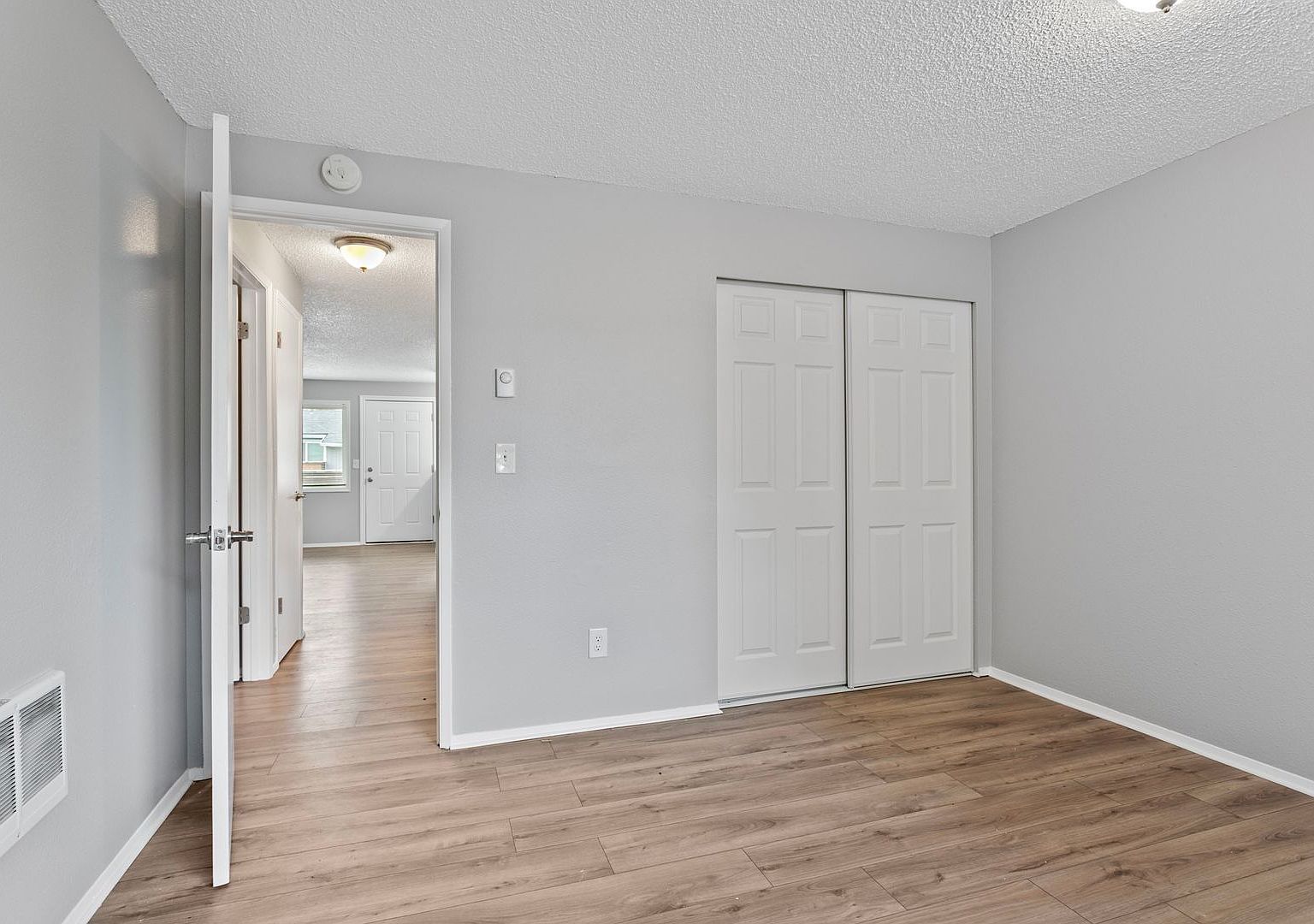 Clackamas Court Apartment