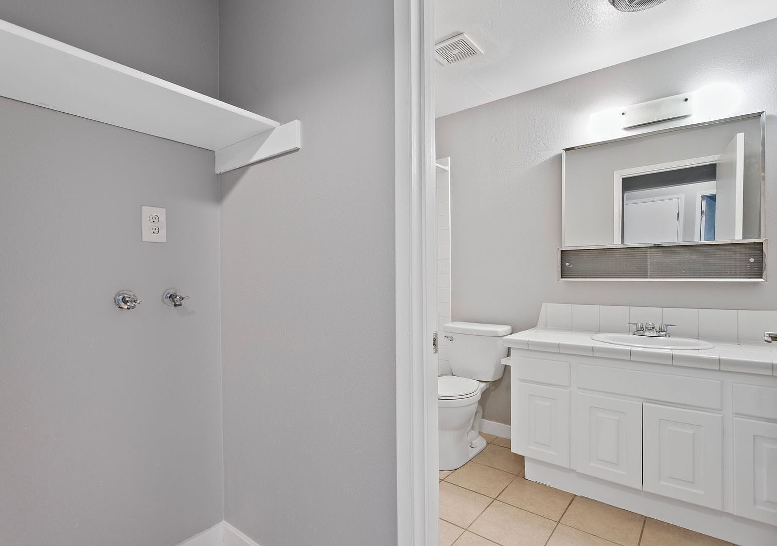 Clackamas Court Apartment