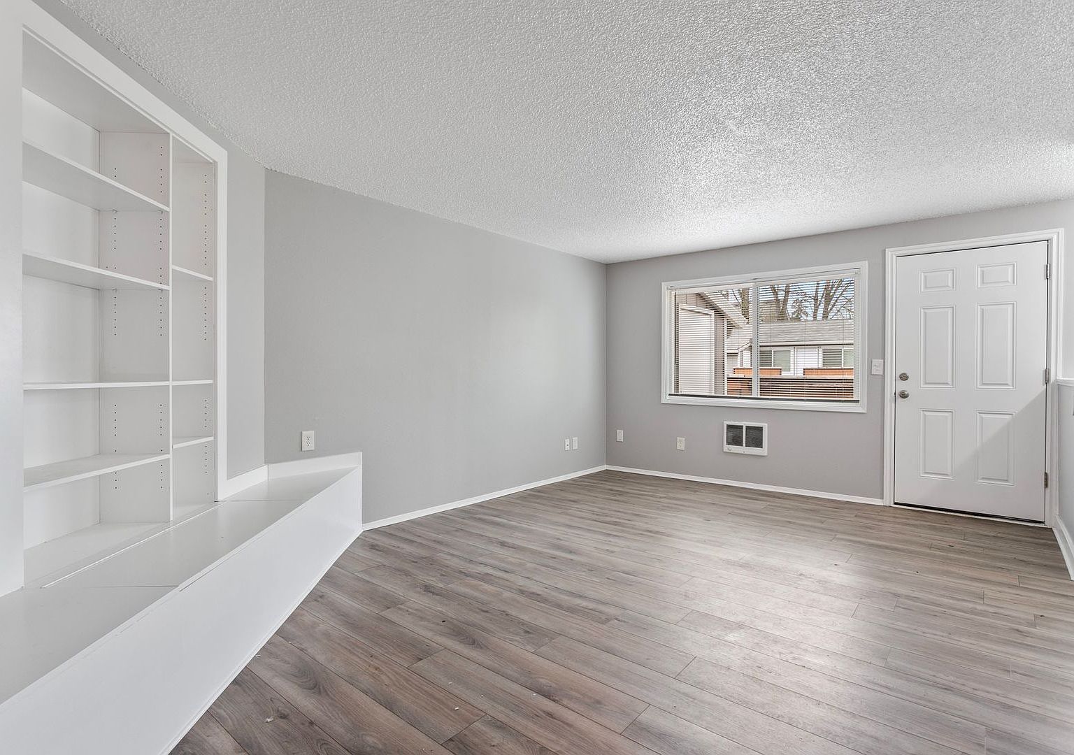 Clackamas Court Apartment
