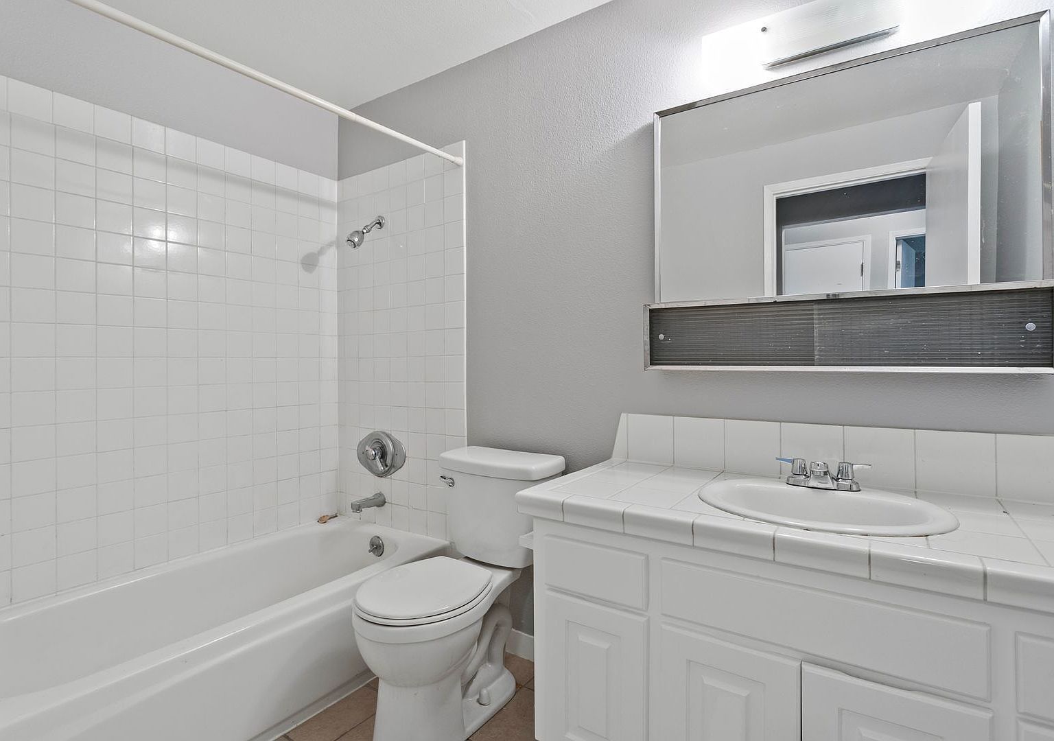 Clackamas Court Apartment