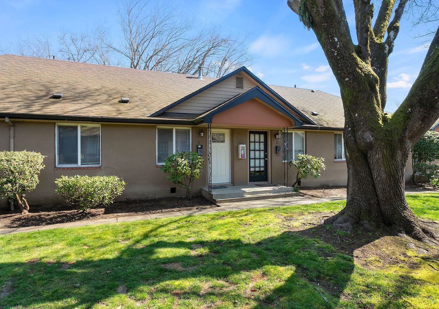 Columbia Court Apartment  Unit
