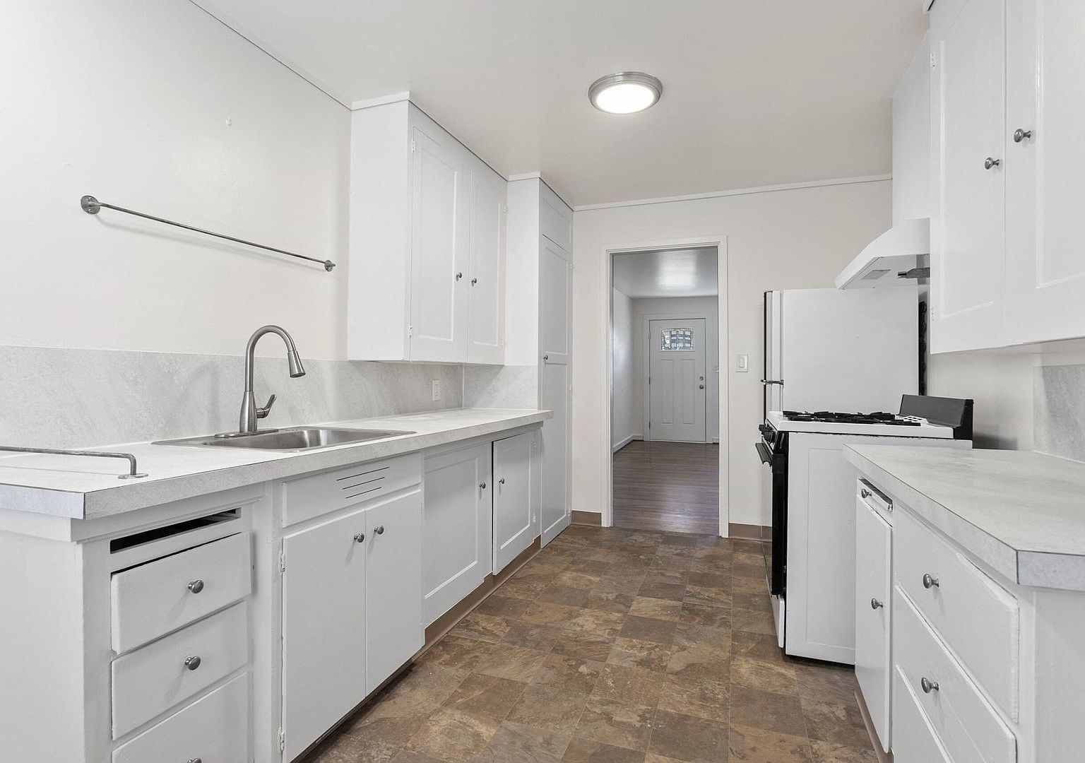 Columbia Court Apartment  Unit