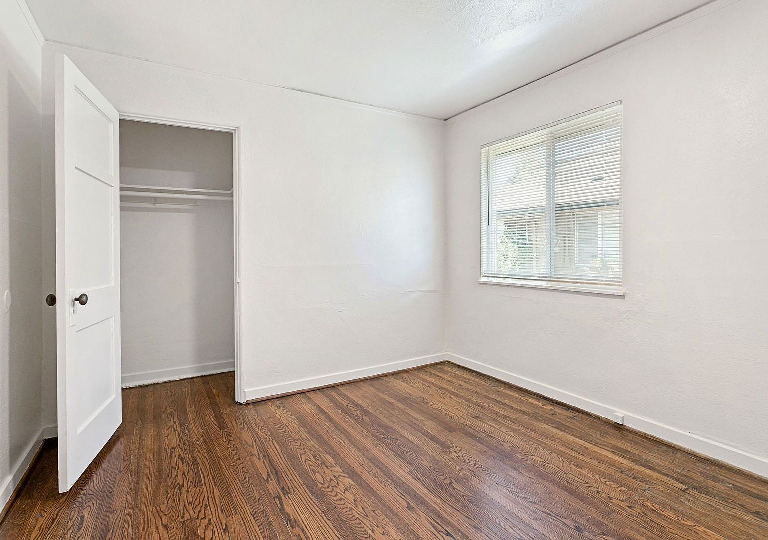 Columbia Court Apartment  Unit