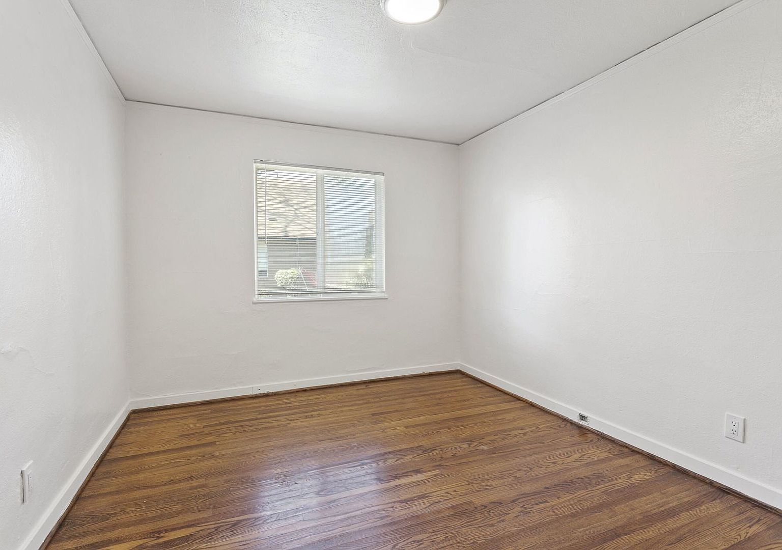 Columbia Court Apartment  Unit