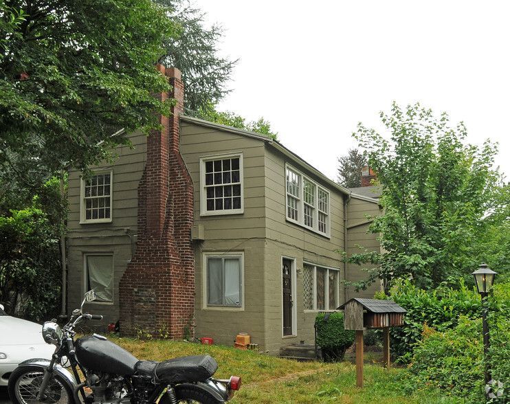 Custer Apartments Exterior
