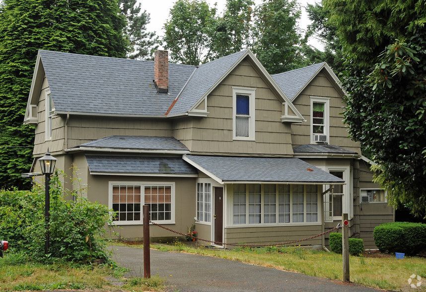 Custer Apartments Exterior