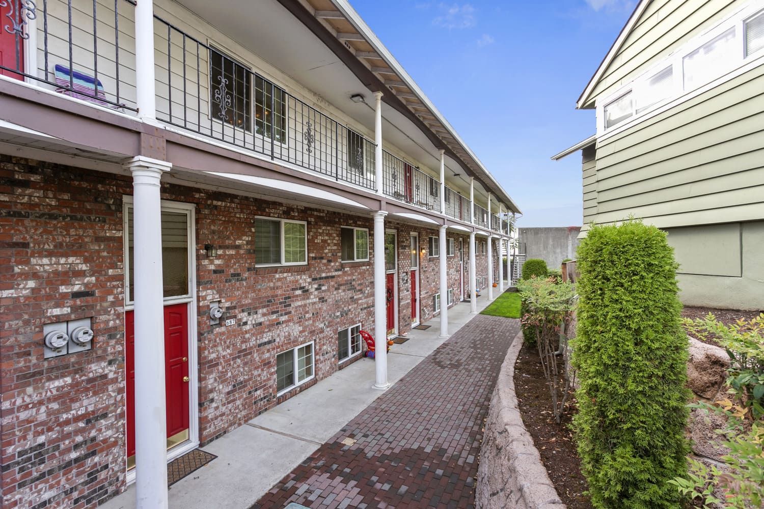 A photo of the apartments at the Frazer Park apartment complex