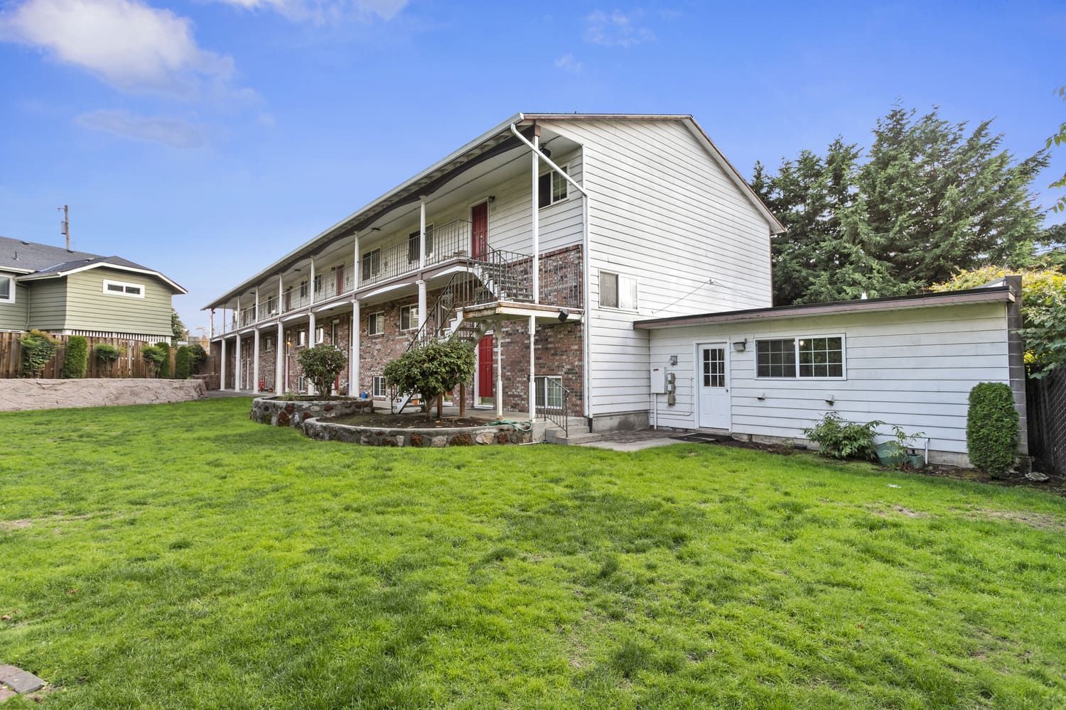 A photo of the apartments at the Frazer Park apartment complex