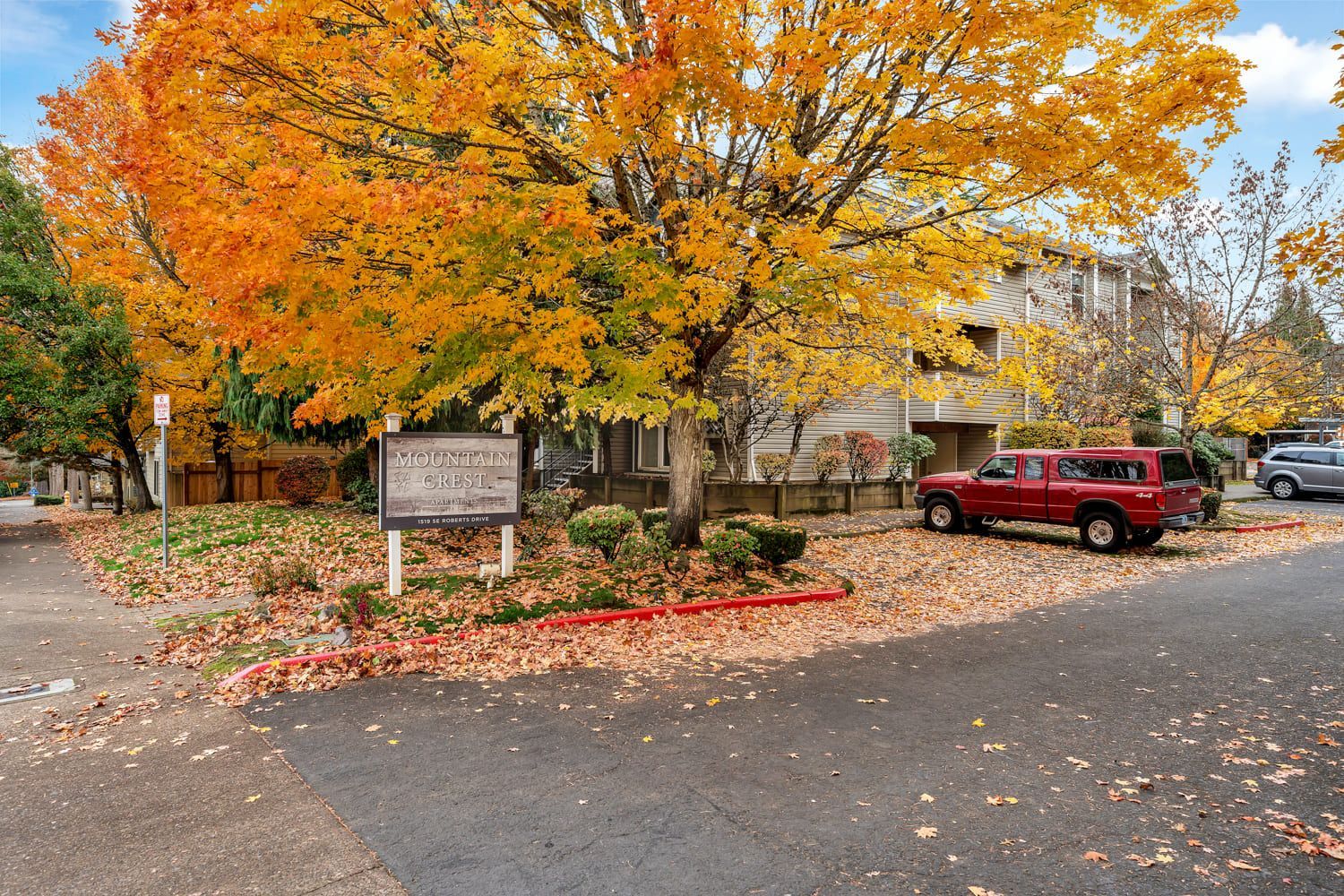 A photo of the Mountain Crest Aparments