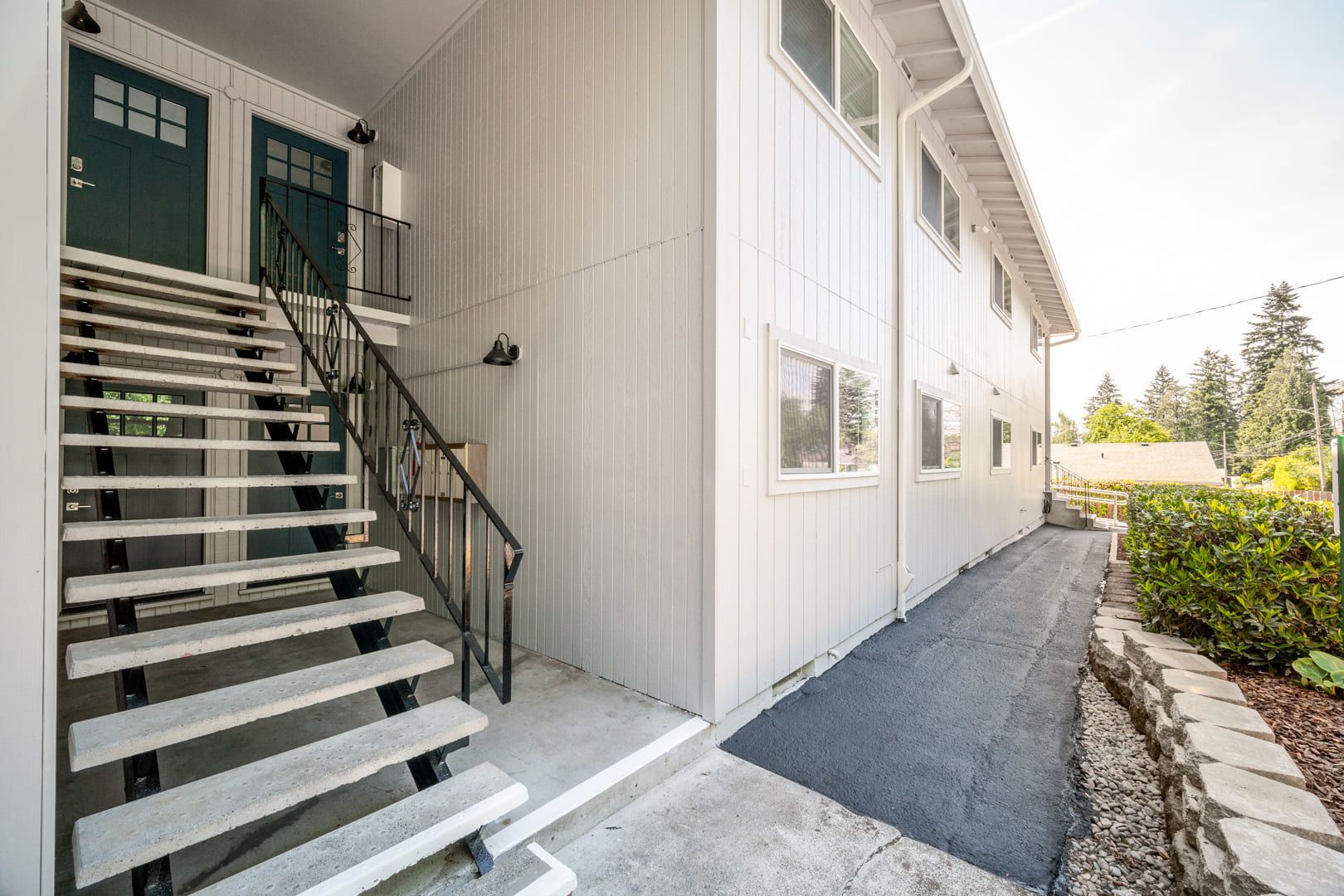 A photo of the units in the Oak Ridge Apartments