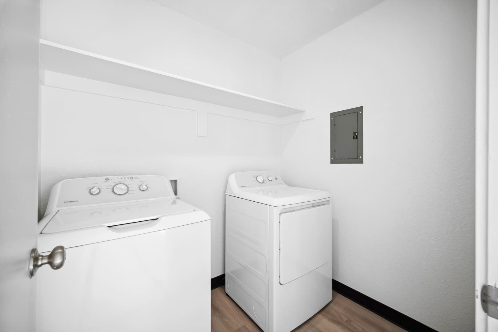 A photo of the units in the Oak Ridge Apartments