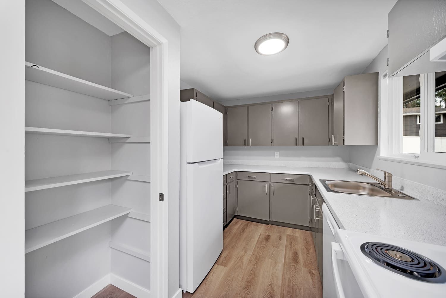 An image of a unit at the Shenandoah Garden Apartments