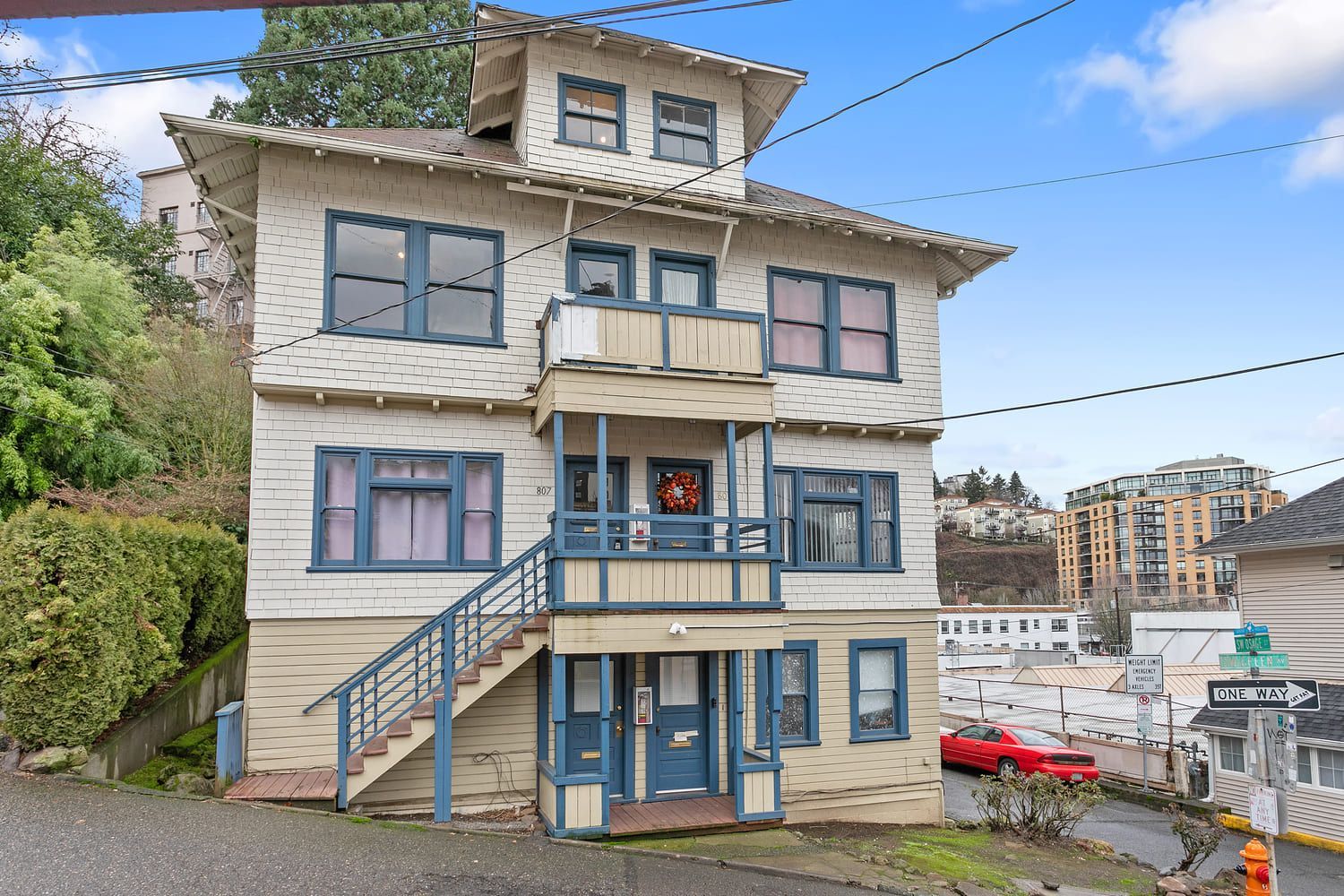 A photo of the unit at The Drake apartments