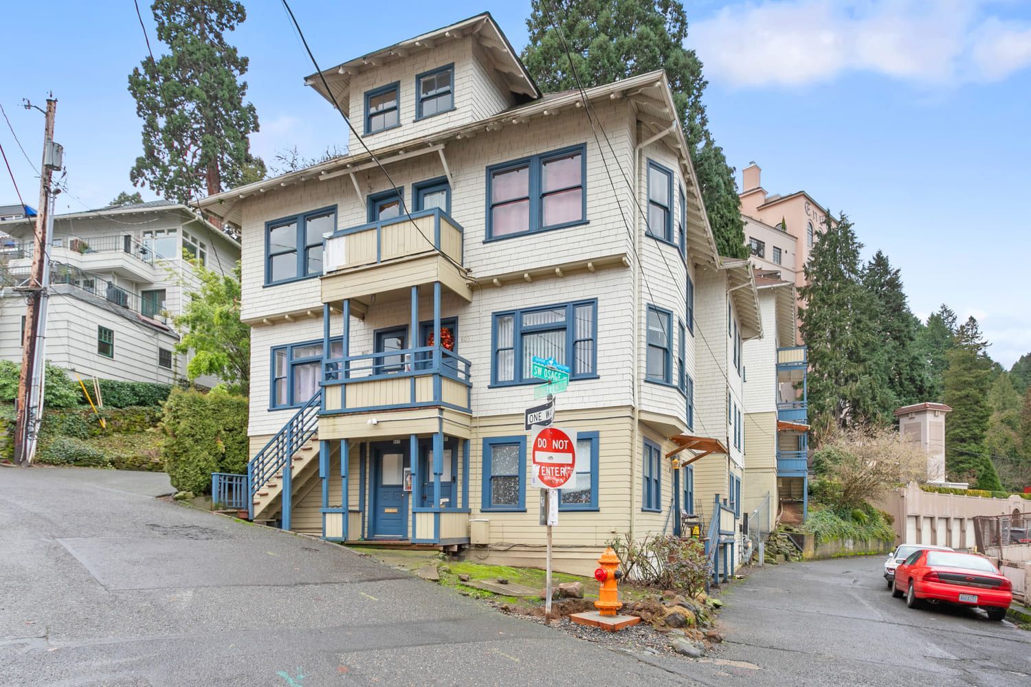 A photo of the unit at The Drake apartments