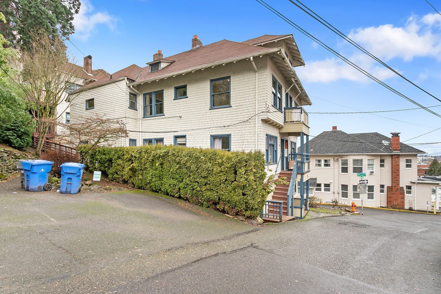 A photo of the unit at The Drake apartments