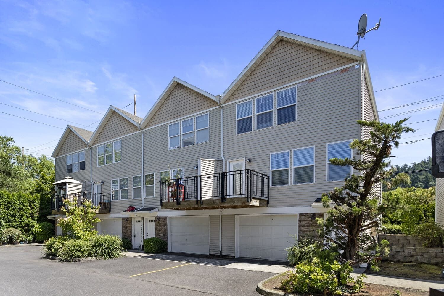 A photo of the apartments at the Willows