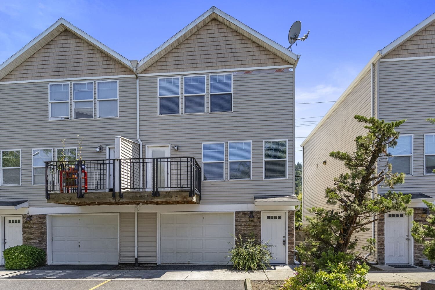 A photo of the apartments at the Willows