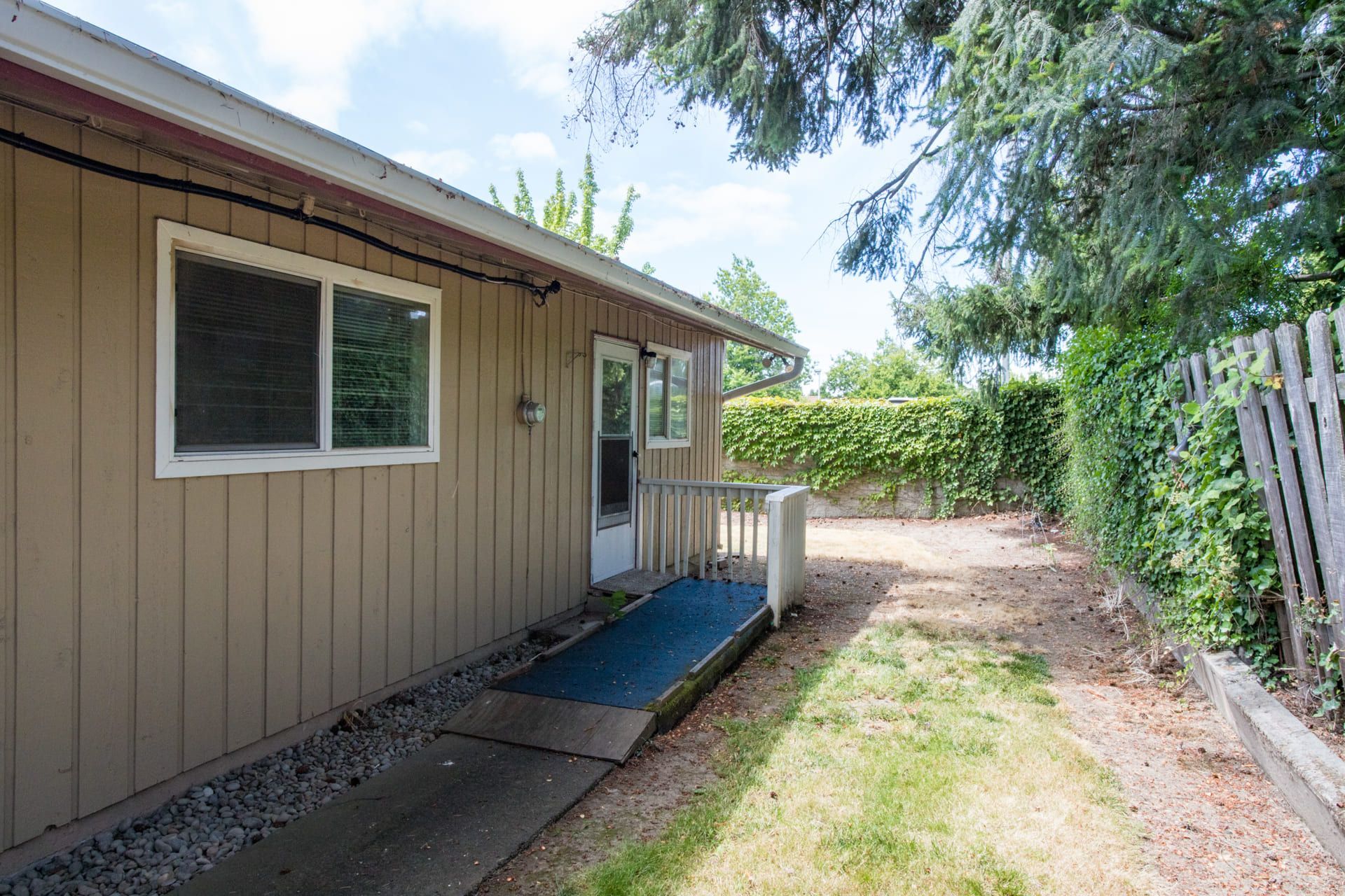 A photo of the apartments at the Tyee apartment complex