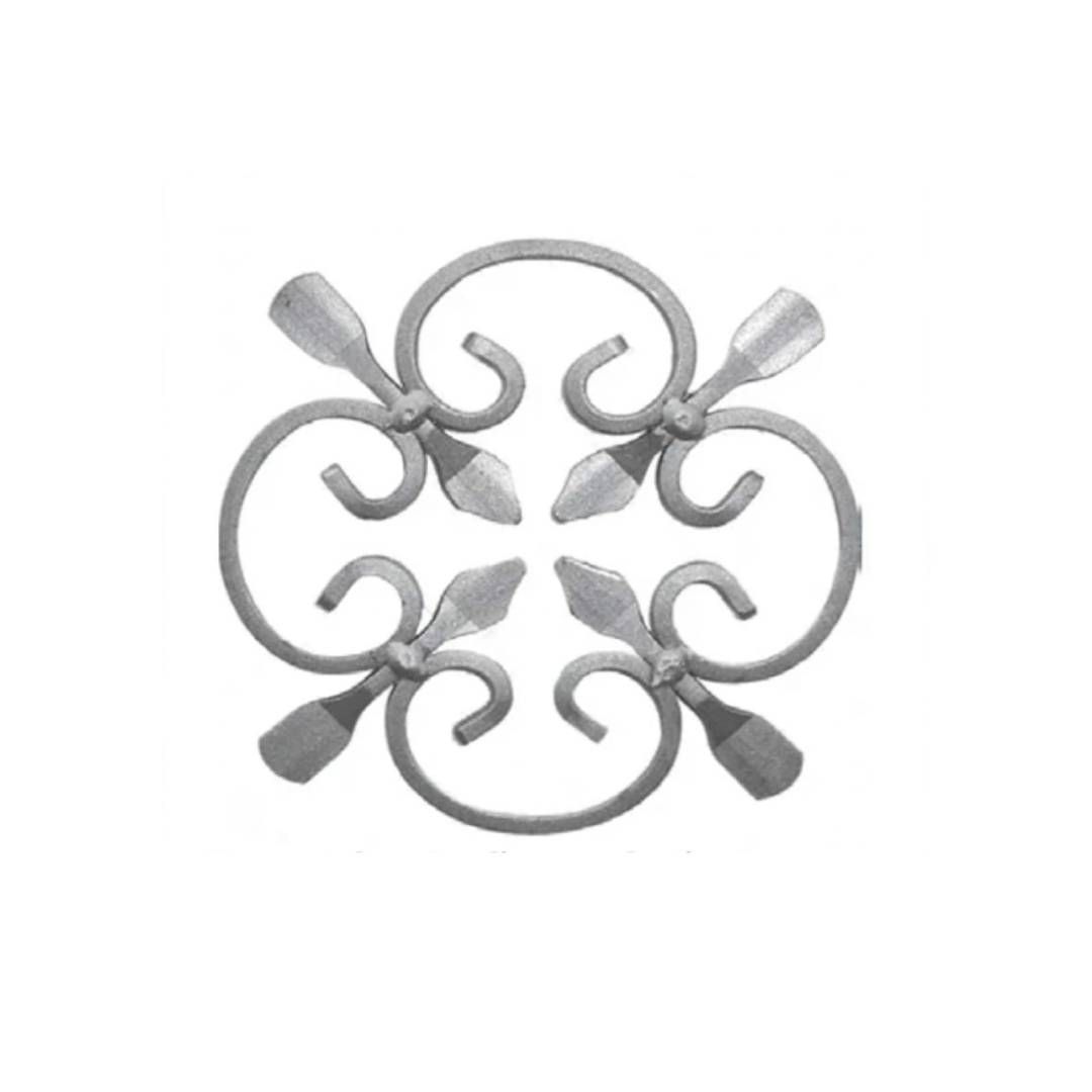 Adornos de metal gris con cuatro detalles curvos en forma de hoja dispuestos en un patrón circular.