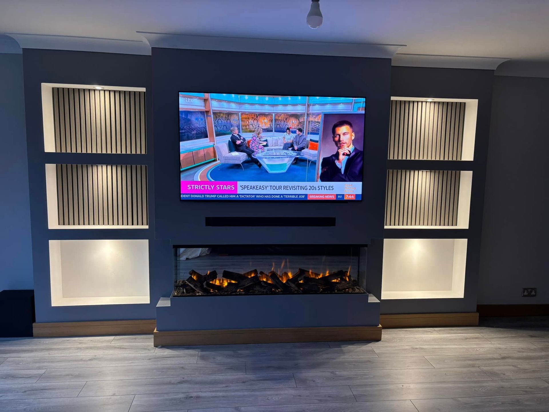 British Fires Deluxe Scattered Logs Anti Relective Glass media Wall