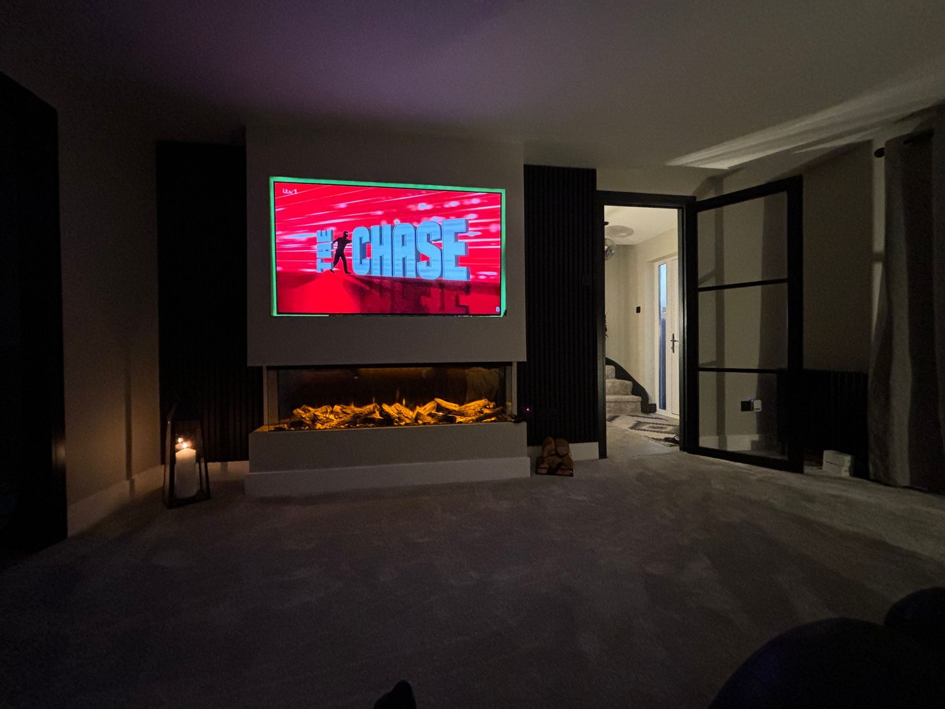 British Fires New Forest 1600 Scattered Real Logs Deluxe Media Wall