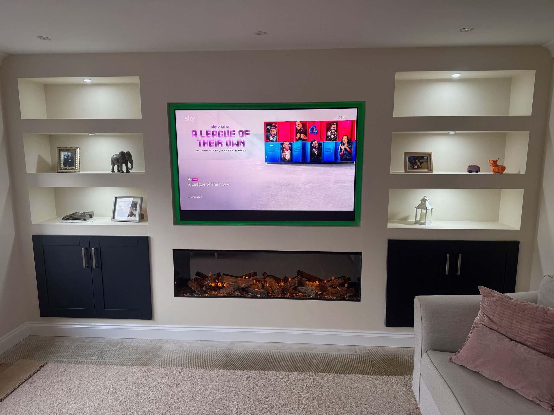 British Fires 1600 Black Edition Anti Relective Real Logs Media Wall