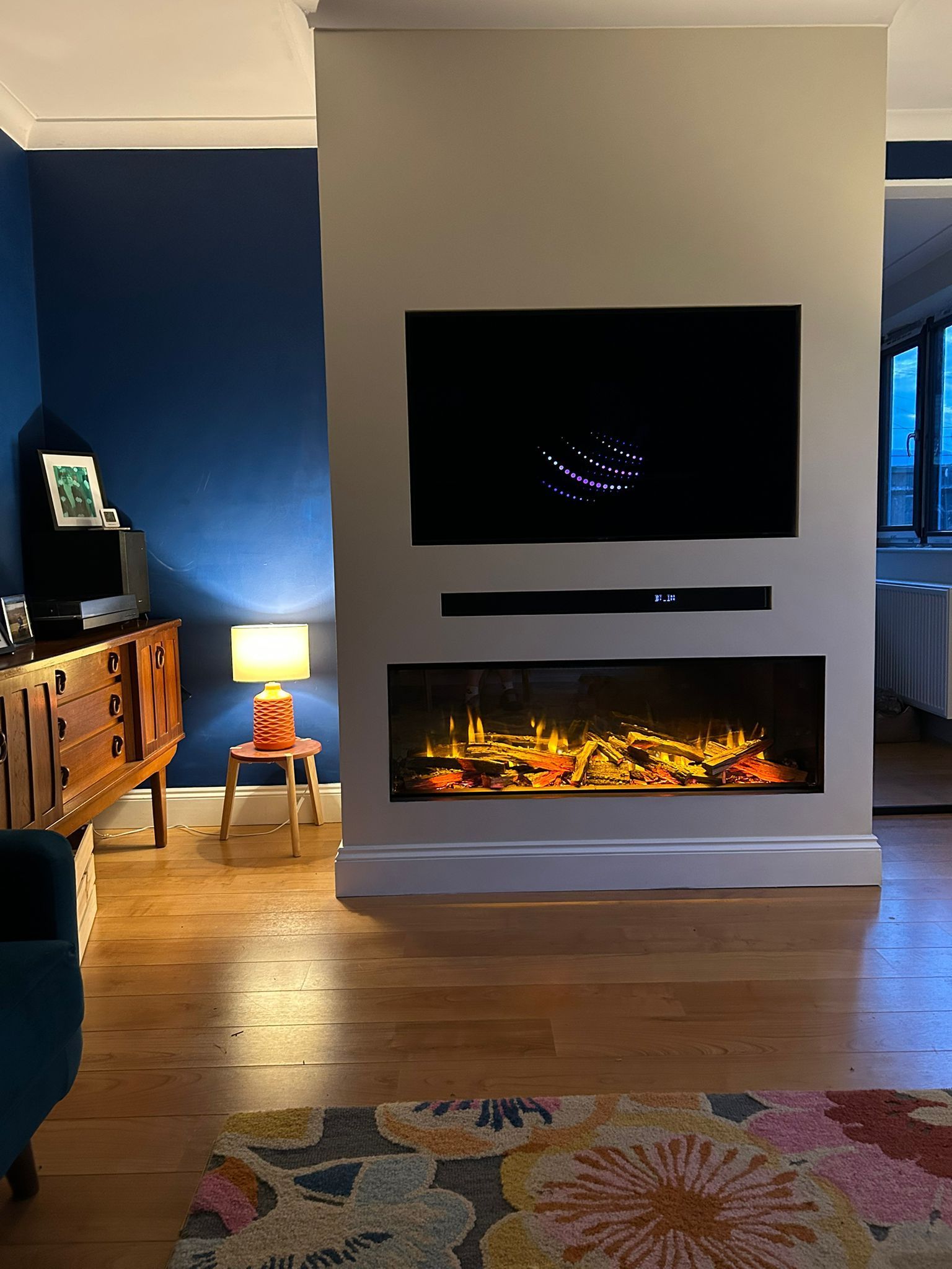 charlton and jenrick i1250e electric fire in modern media wall