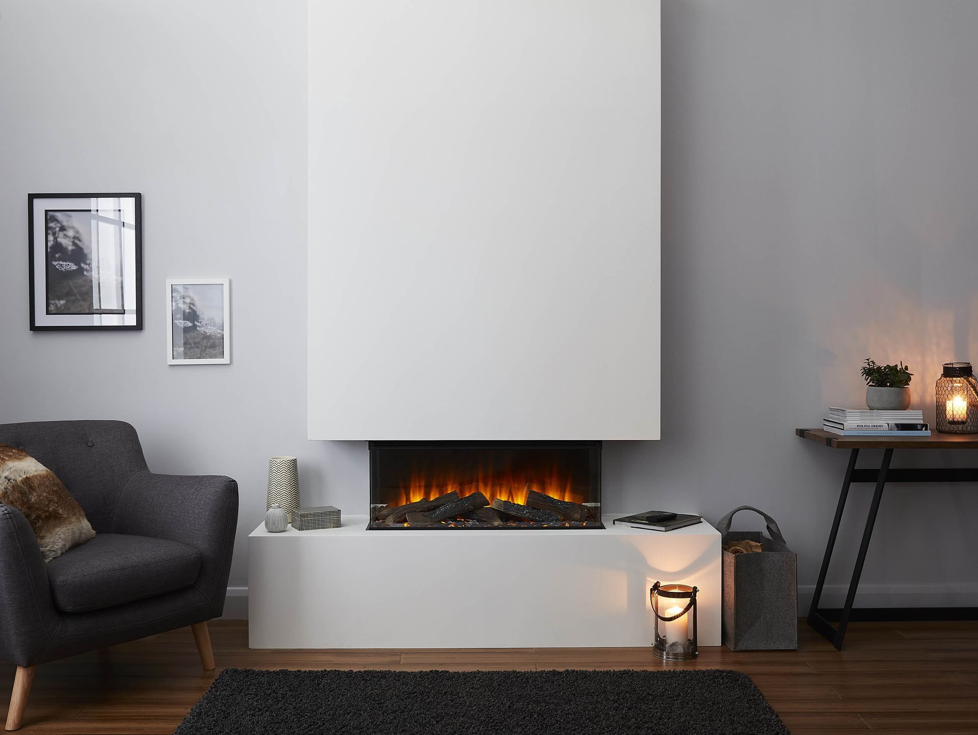 british fires new foret 870 electric fire close up. Showing the deluxe real logs