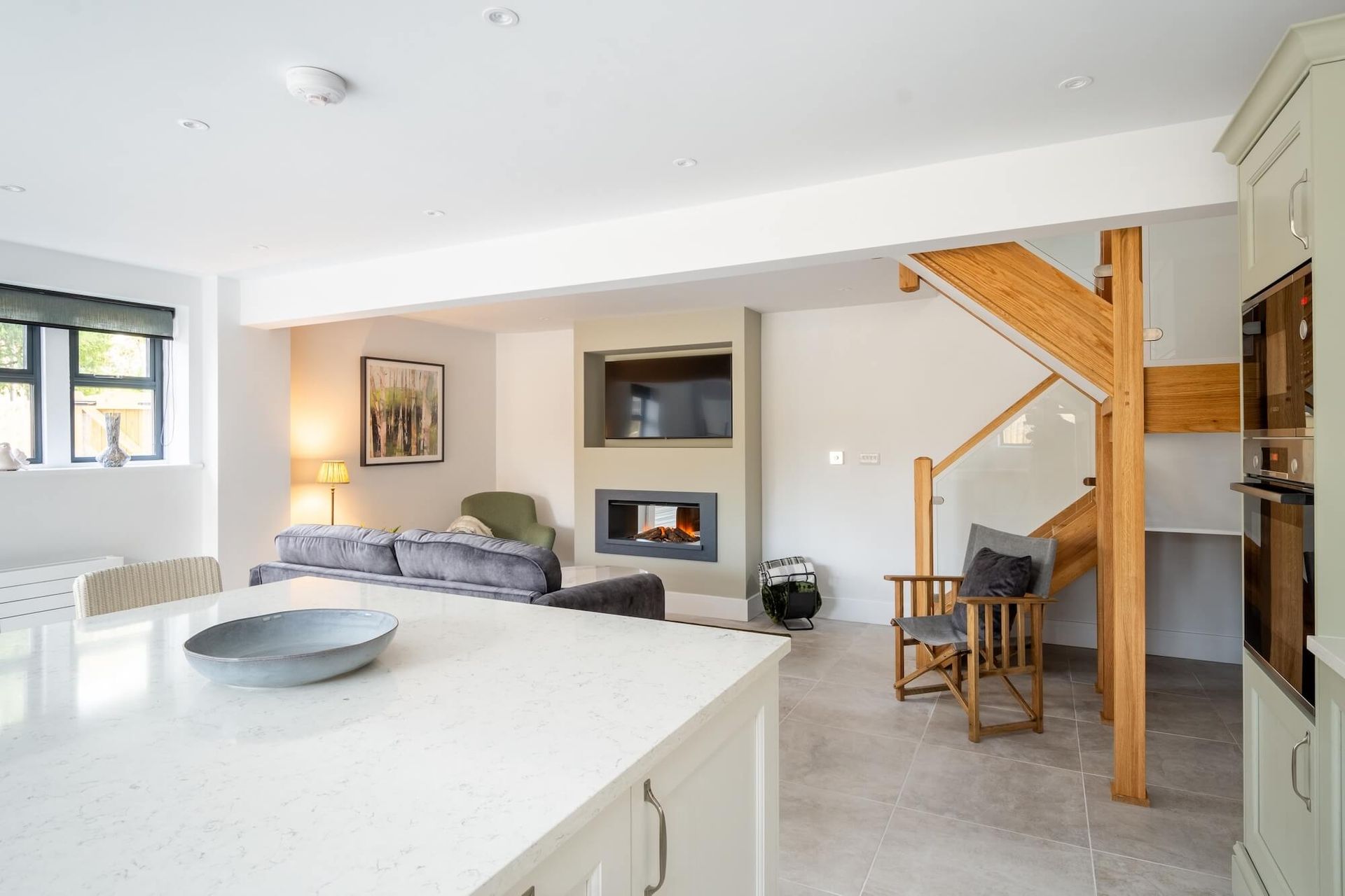 British Fires Holbury 870 Deluxe Grey Marbe Effect Suite