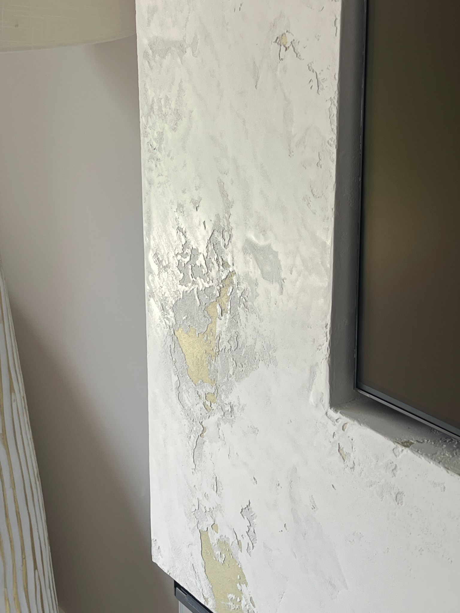 close up image of venetian plastering in white and gold
