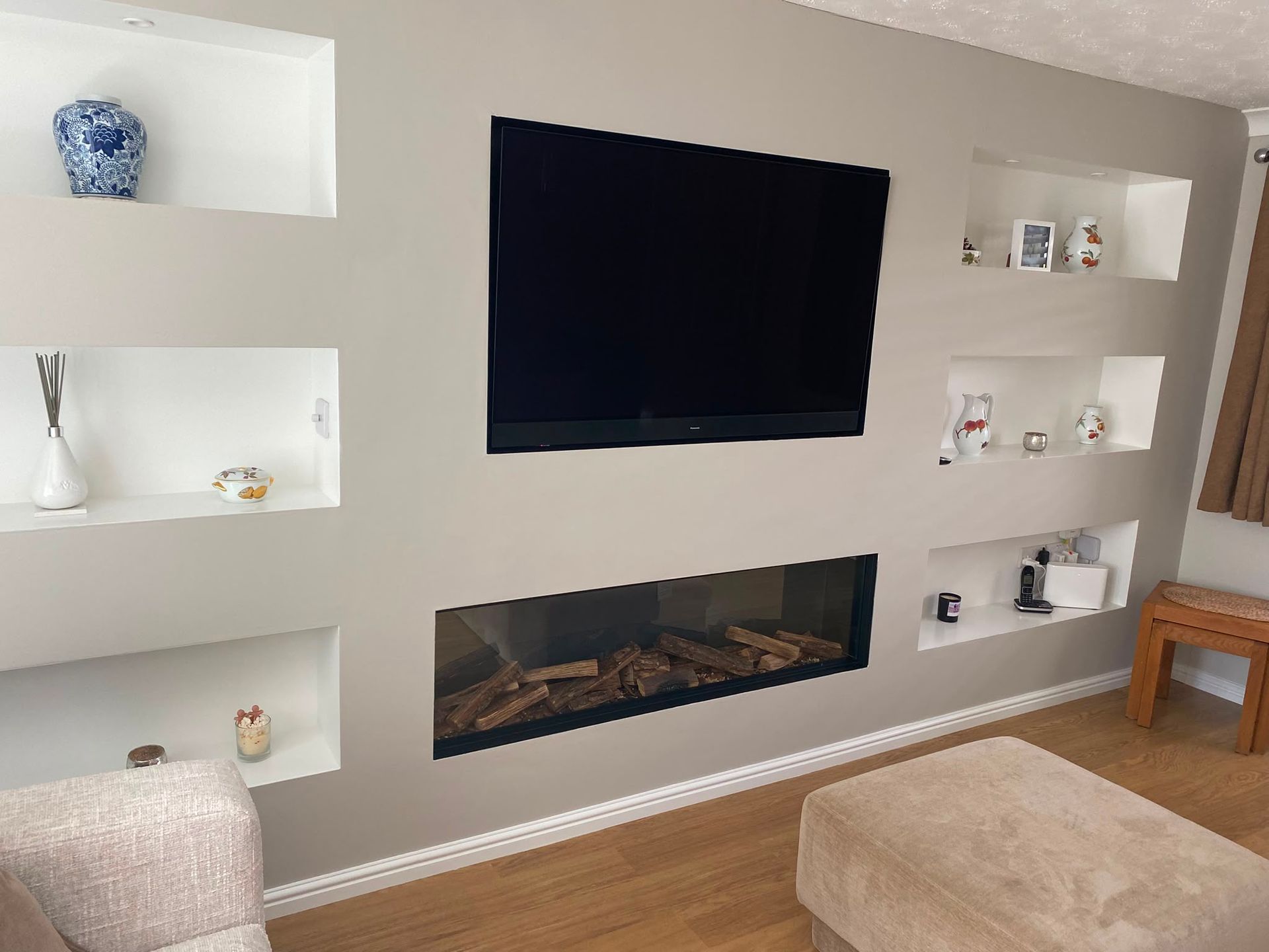 birght media wall with in white with i1500e dee electric fire