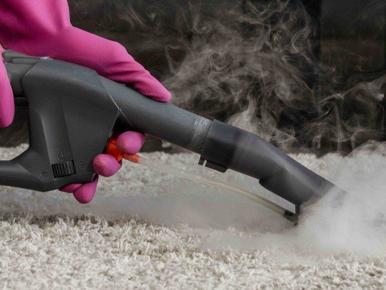 Steam Cleaning with Smoke from The Water Steam Cleaning with Smoke from The Water