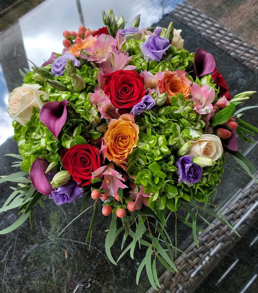 A bouquet of flowers is sitting on a table.