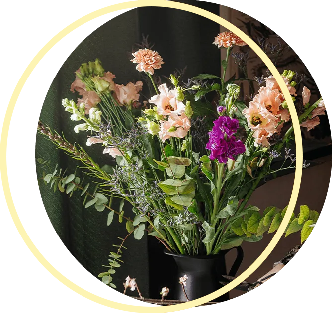 A bouquet of flowers in a black vase in a circle A bouquet of flowers in a black vase in a circle