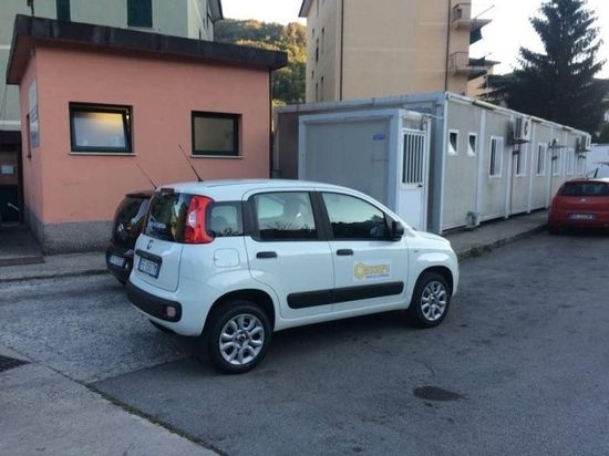 Auto di cortesia, dettaglio