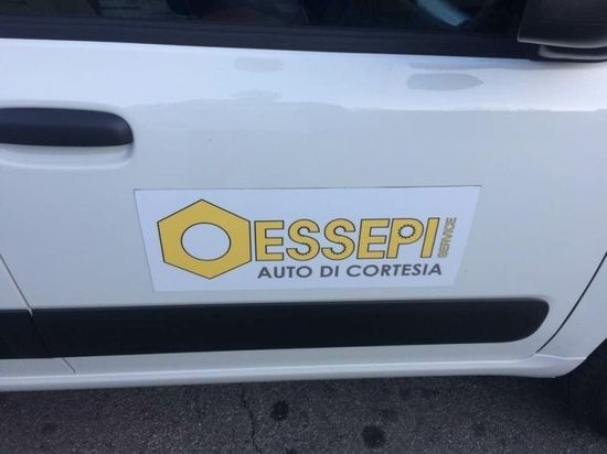 Auto di cortesia, logo