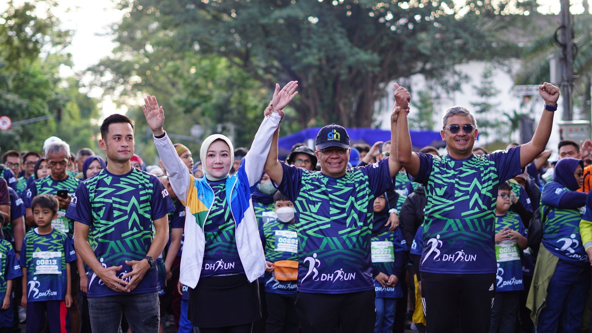 Left to Right : Mr. Agung Pribadi (Former Persib Player), Mrs. Atalia Praratya (Chief of Bandung PKK Team) Sodik Mudjahid (Chief of Darul Hikam Foundation), and M. Farhan (Member of People Representative Council of Indonesia).