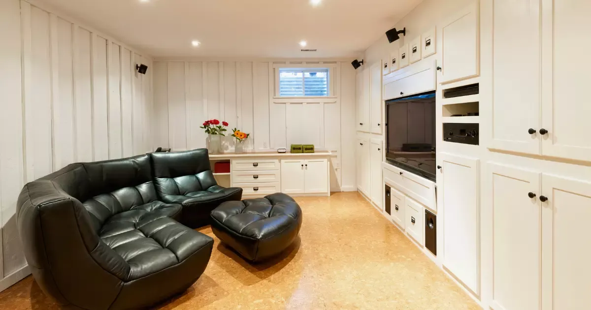 Cozy entertainment room with built-in cabinets and leather seating, highlighting quality basement finishing