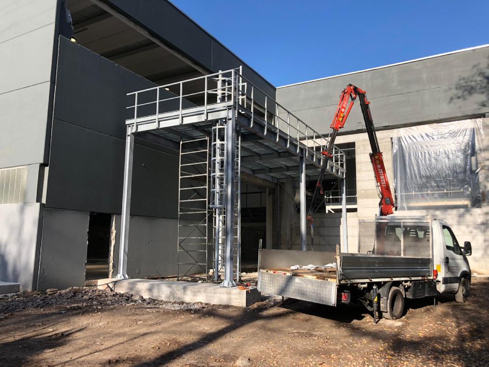 Metallkonstruktion mit Treppe